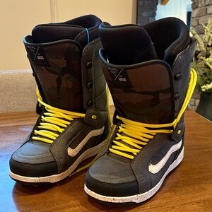 Vans X Howl Collab 2018 Hi Standard Snowboard Boot Size US 10.5 Men’s